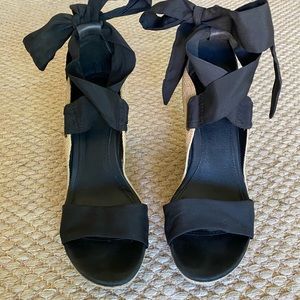 Ugg’s platform sandals Women 7.5